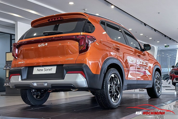 Kia Sonet Premium nhìn từ phía sau